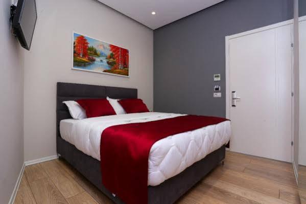Emerald Boutique Hotel Tiranë Ngoại thất bức ảnh